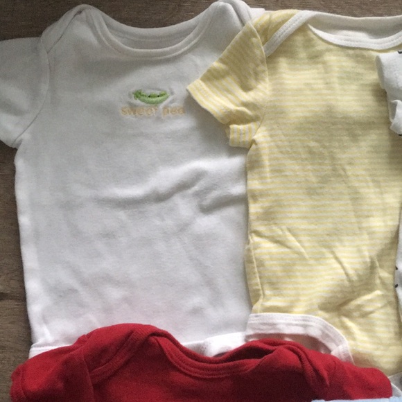 Onesies size 0-3 months bundle of 7 - Picture 2 of 6